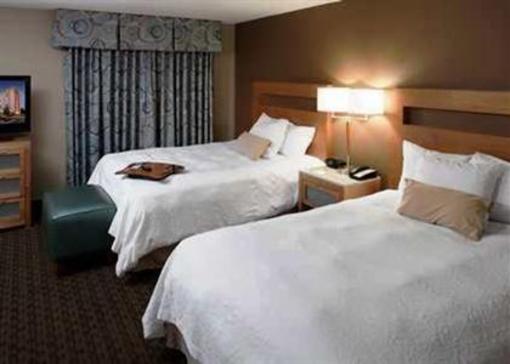 фото отеля Hampton Inn & Suites St. Louis at Forest Park