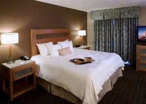 фото отеля Hampton Inn & Suites St. Louis at Forest Park