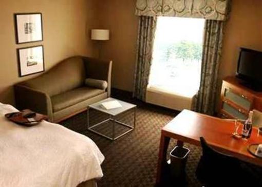 фото отеля Hampton Inn & Suites St. Louis at Forest Park