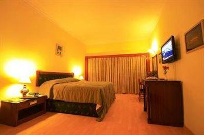фото отеля Howard Johnson Hotel & Suites The Monarch