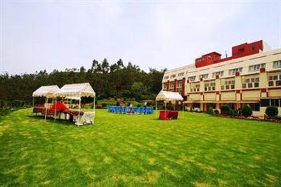 фото отеля Howard Johnson Hotel & Suites The Monarch