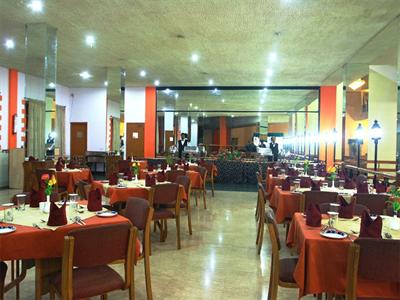 фото отеля Howard Johnson Hotel & Suites The Monarch