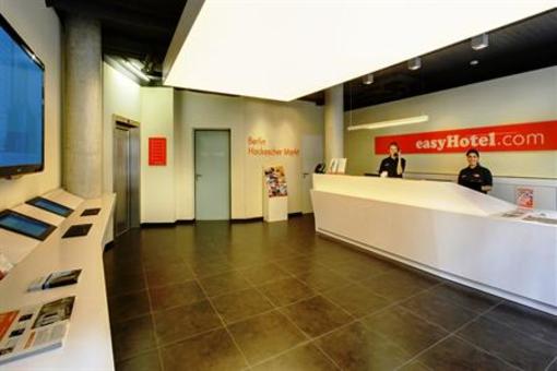 фото отеля Easyhotel Berlin Hackescher Markt