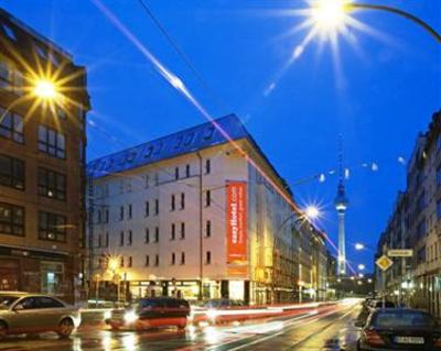 фото отеля Easyhotel Berlin Hackescher Markt