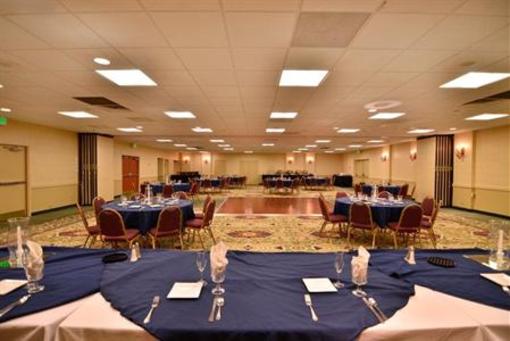 фото отеля BEST WESTERN Plus Towson Baltimore North Hotel & Suites