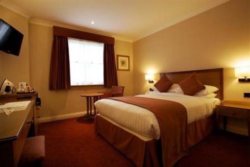 фото отеля The Red Lion Hotel Hillingdon London