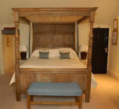 фото отеля The Red Lion Hotel Hillingdon London