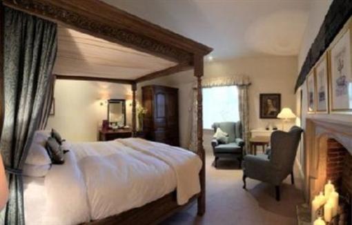 фото отеля The Red Lion Hotel Hillingdon London