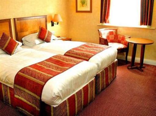 фото отеля The Red Lion Hotel Hillingdon London