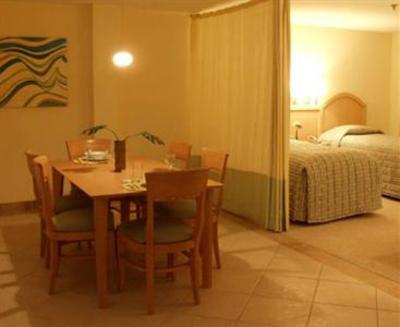 фото отеля Commodore Inn The Grove