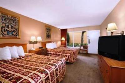 фото отеля Days Inn Orlando Midtown