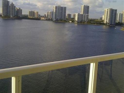 фото отеля Condos at Marina Bay Club Sunny Isles Beach