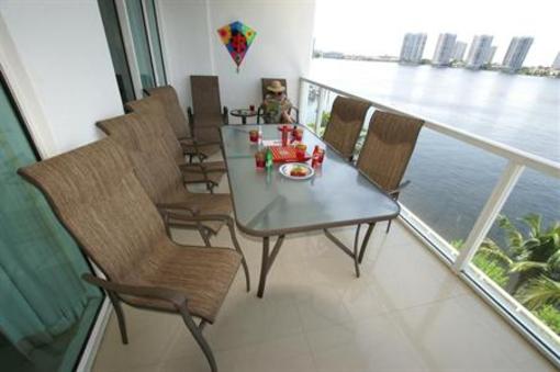 фото отеля Condos at Marina Bay Club Sunny Isles Beach