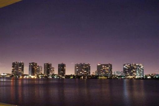 фото отеля Condos at Marina Bay Club Sunny Isles Beach