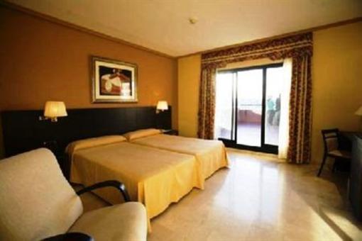 фото отеля Hotel Caceres Golf