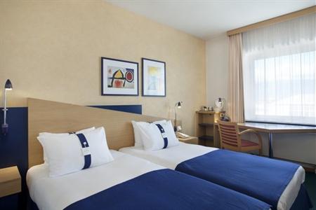 фото отеля Holiday Inn Express Geneva Airport