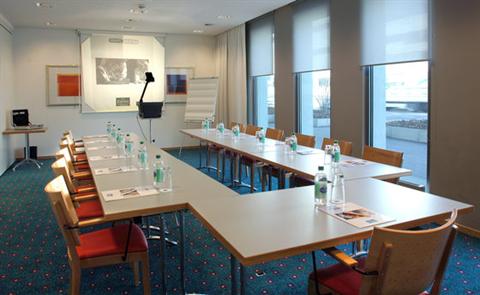 фото отеля Holiday Inn Express Geneva Airport