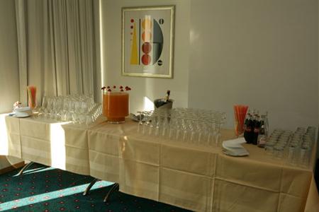 фото отеля Holiday Inn Express Geneva Airport
