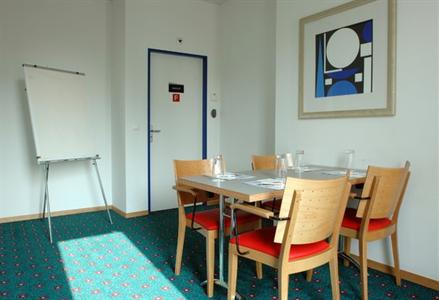 фото отеля Holiday Inn Express Geneva Airport