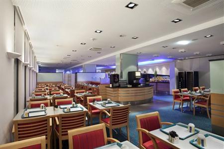 фото отеля Holiday Inn Express Geneva Airport