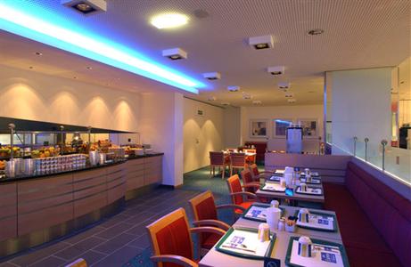 фото отеля Holiday Inn Express Geneva Airport