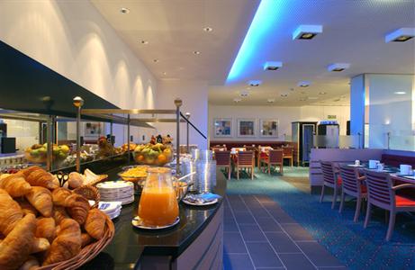 фото отеля Holiday Inn Express Geneva Airport