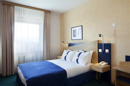 фото отеля Holiday Inn Express Geneva Airport