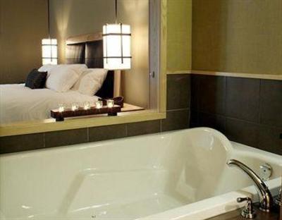 фото отеля Brentwood Bay Lodge