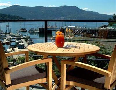 фото отеля Brentwood Bay Lodge