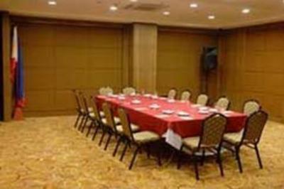 фото отеля Crown Regency Hotel Makati City