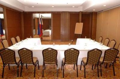 фото отеля Crown Regency Hotel Makati City