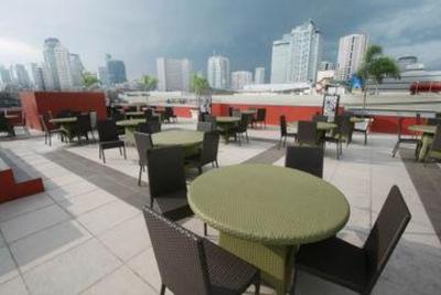 фото отеля Crown Regency Hotel Makati City