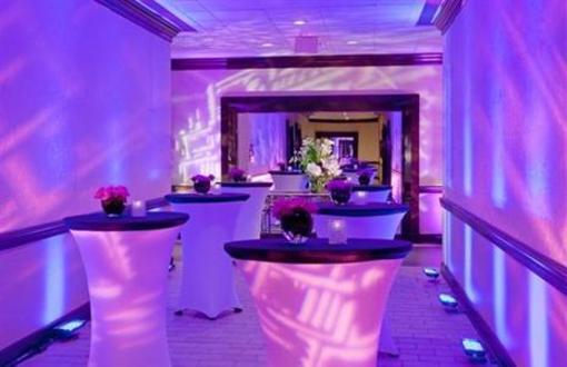 фото отеля Crowne Plaza Hotel Boston Natick
