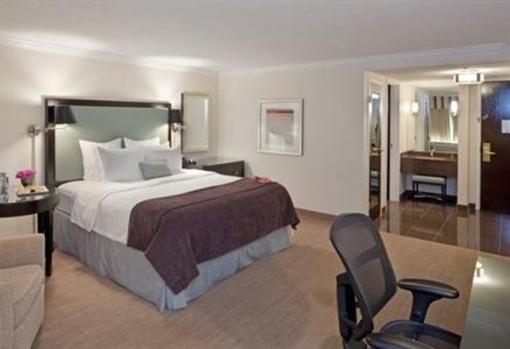 фото отеля Crowne Plaza Hotel Boston Natick