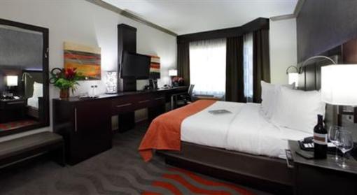 фото отеля Crowne Plaza Hotel Boston Natick