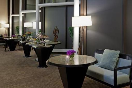 фото отеля Crowne Plaza Hotel Boston Natick