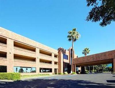 фото отеля BEST WESTERN Plus Meridian Inn & Suites, Anaheim-Orange