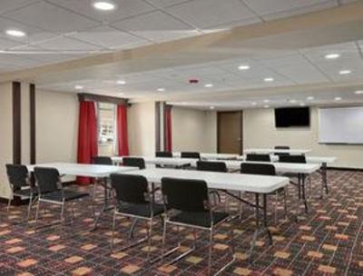 фото отеля Ramada Tulsa