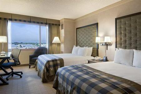 фото отеля Hilton Long Beach & Executive Meeting Center