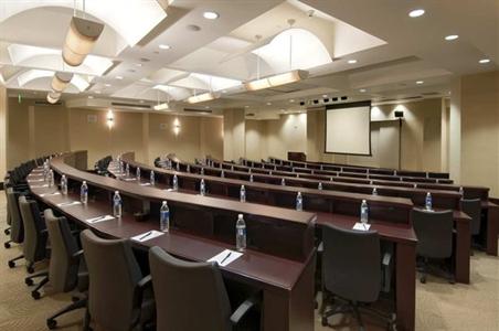 фото отеля Hilton Long Beach & Executive Meeting Center