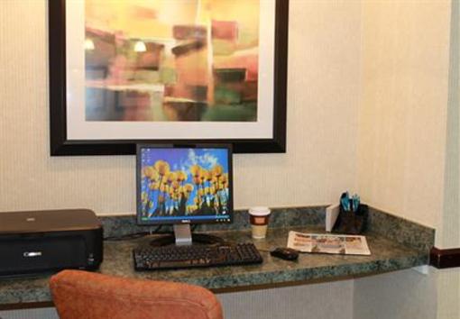 фото отеля SpringHill Suites Lansing