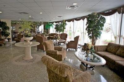 фото отеля Monte Carlo Inn Airport Suites