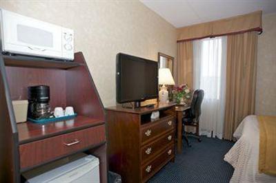 фото отеля Monte Carlo Inn Airport Suites