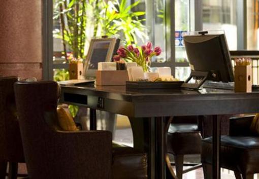 фото отеля Bethesda Marriott Suites