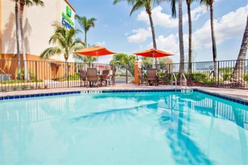 фото отеля Holiday Inn Express & Suites Fort Lauderdale Airport West
