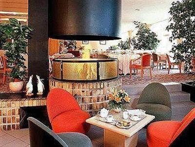 фото отеля Mercure Val De Reuil