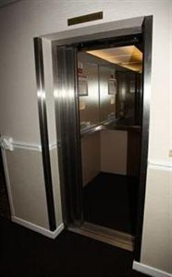 фото отеля Holiday Inn Garden Court Wolverhampton