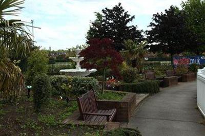 фото отеля Holiday Inn Garden Court Wolverhampton