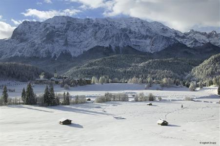 фото отеля Schloss Elmau Luxury Spa & Cultural Hideaway