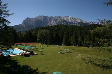 фото отеля Schloss Elmau Luxury Spa & Cultural Hideaway